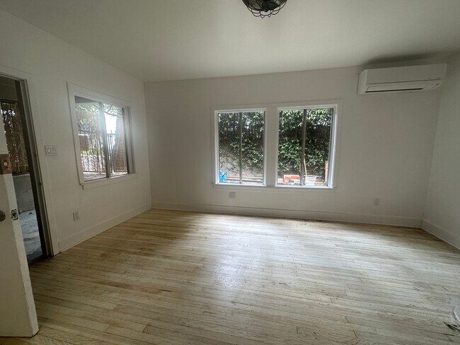 Foto del edificio - 1489 Wallace Ave