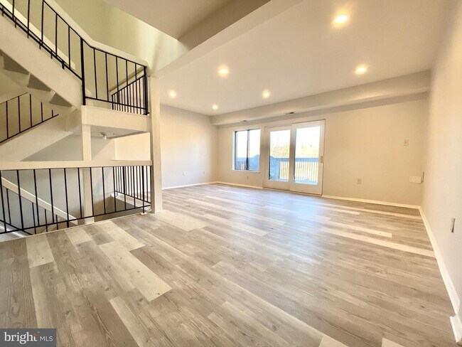 Building Photo - 20241 Laurel Hill Way