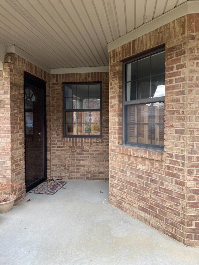Building Photo - 841 Ridgebrook Rd