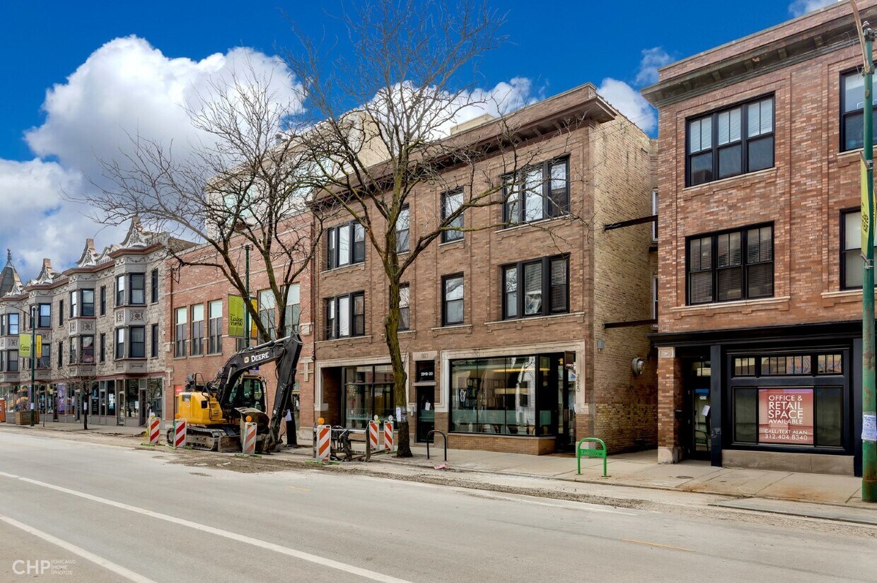Primary Photo - 2920 N Lincoln Ave