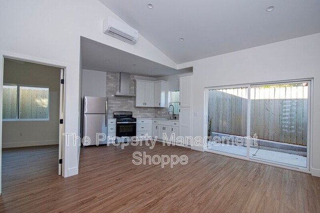 Building Photo - Live Oak 31B