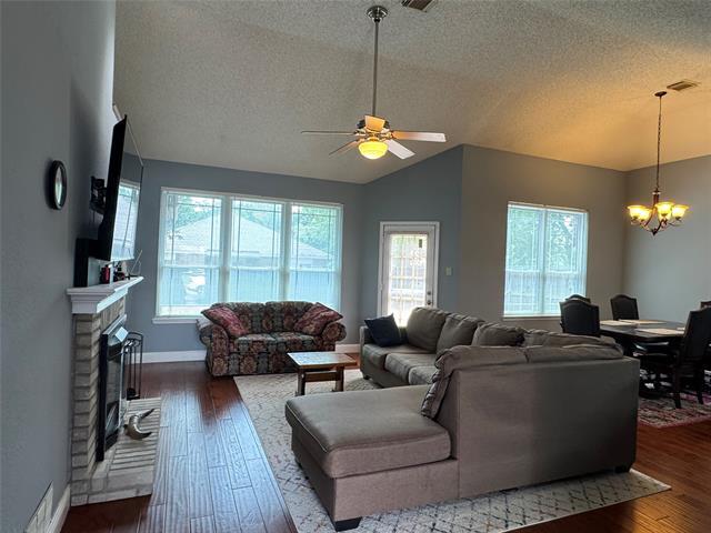 Foto del edificio - 2336 Timber Creek Dr