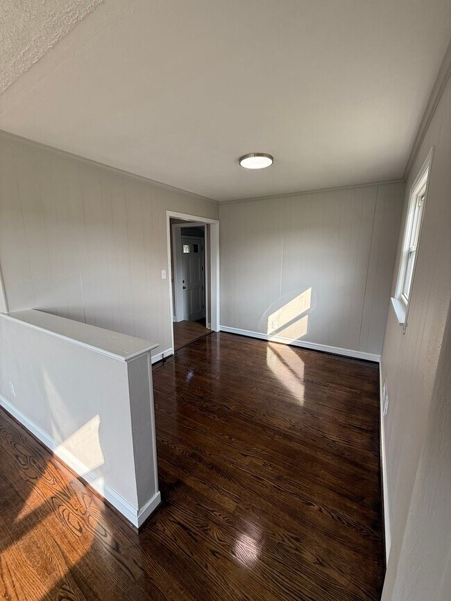Foto del edificio - Newly updated 3 bedroom 1 bath with hardwo...