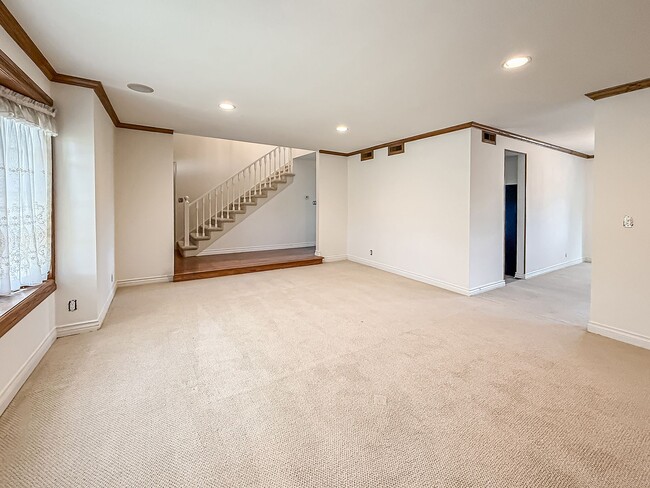 Foto del edificio - Calabasas 4BR w/pool+spa, views, solar pan...
