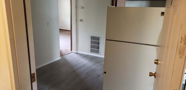 Foto del edificio - 306 E Johnson St