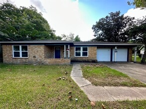 Building Photo - 6 E Southlawn Ave