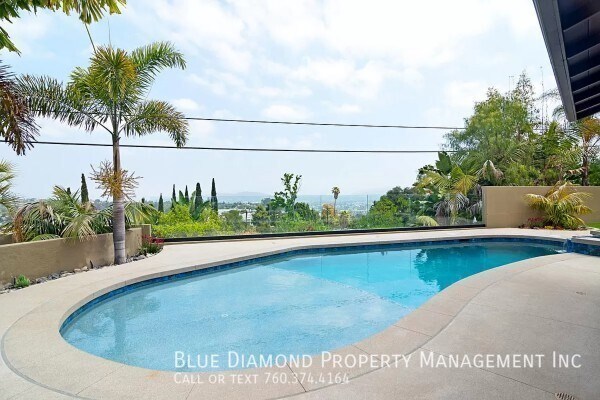 Foto principal - Remodeled 3 BR home on 1/2 acre with pool,...