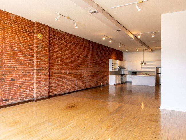 Building Photo - 1110d