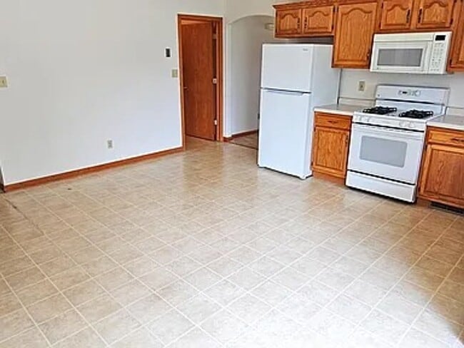 Building Photo - 1600 Schubert Dr