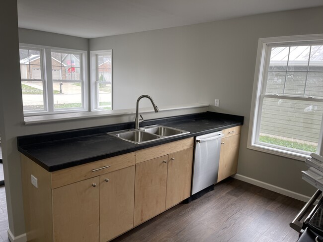 Building Photo - 995 Madison Ave