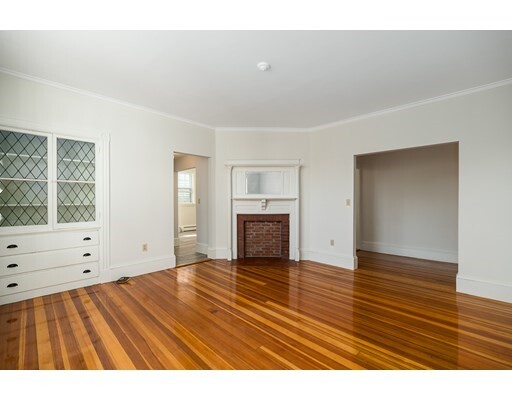 Building Photo - 19 Thorndike St