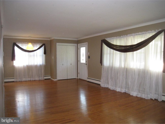 Foto del edificio - 37 Winding Way Rd