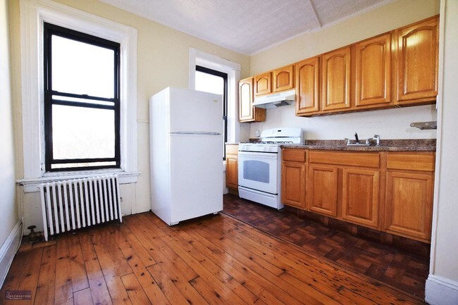 Building Photo - 662 Avenue L