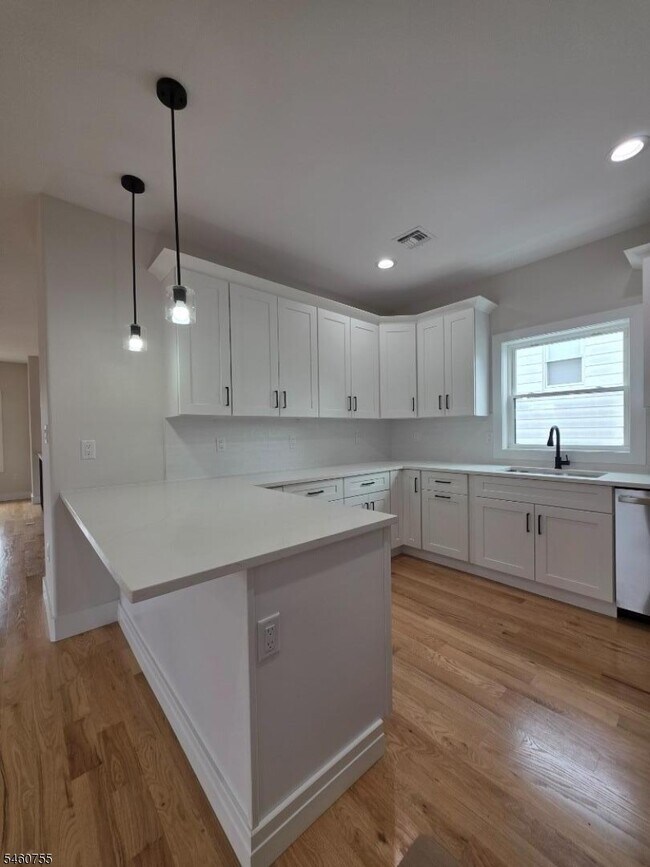 Foto del edificio - 747 Rahway Ave