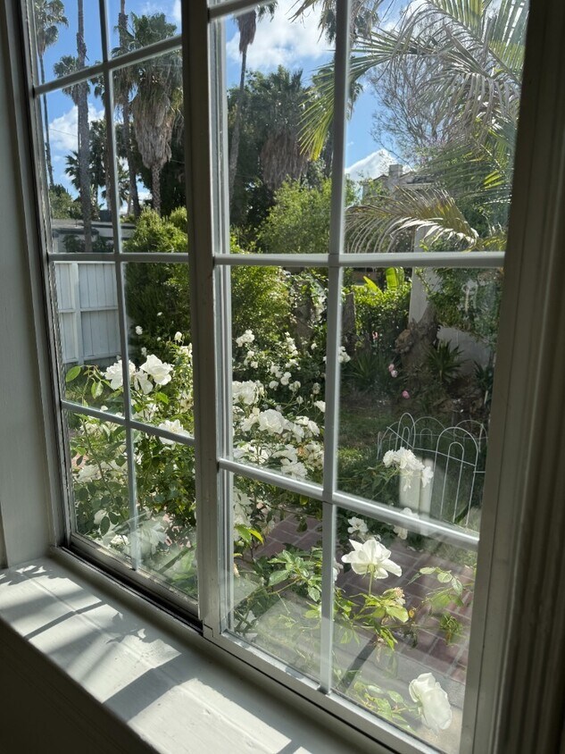 Foto principal - 14550 Moorpark St