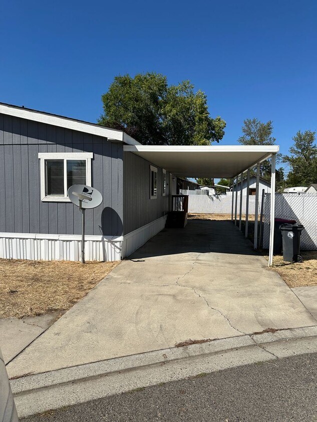 Foto principal - 3 Bedroom 2 Bath Home Available Now
