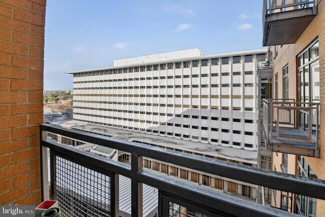 Foto del edificio - 6506 America Blvd