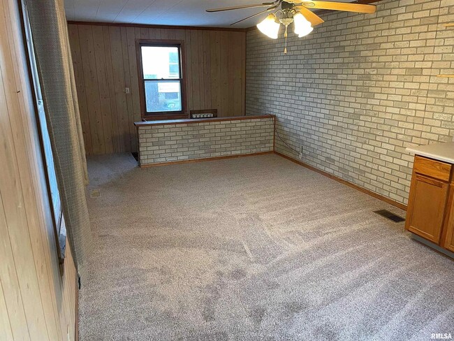 Building Photo - 2211 N Flora Ave