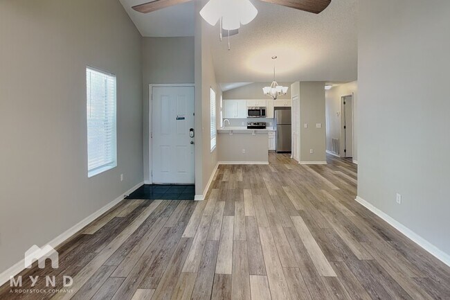Foto del edificio - 1729 Chatham Cir