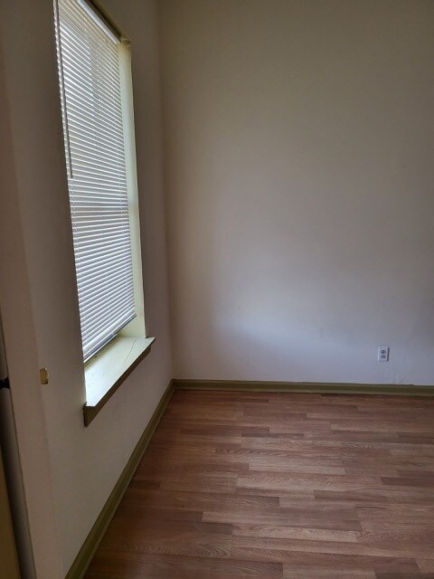 bedroom - 3436 S Giles Ave