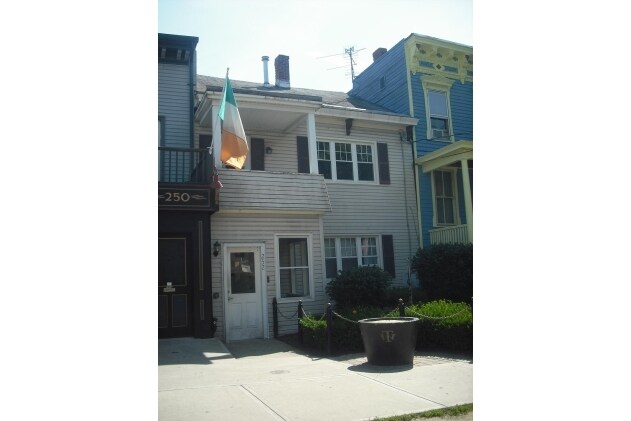 Foto del edificio - 228 Western Ave