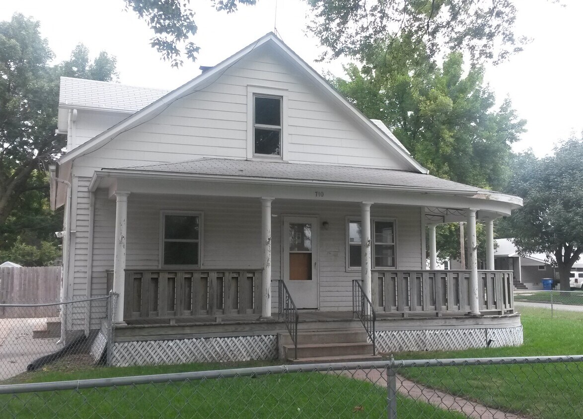 Foto principal - 710 W 6th St