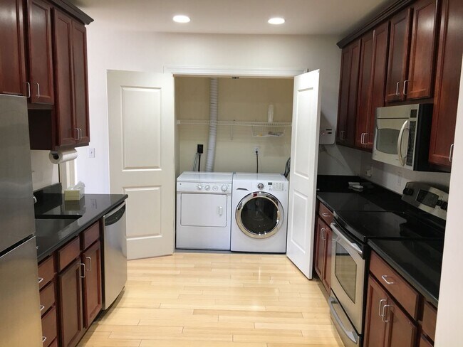 Foto del edificio - 163 Chestnut Hill Ave