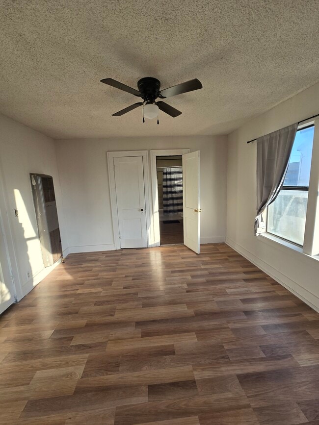 Foto del edificio - 1210 N Crain St