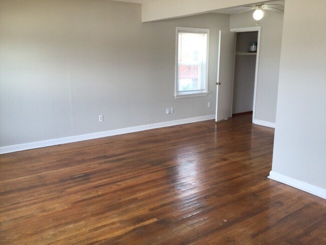Building Photo - 830 Pershall Rd