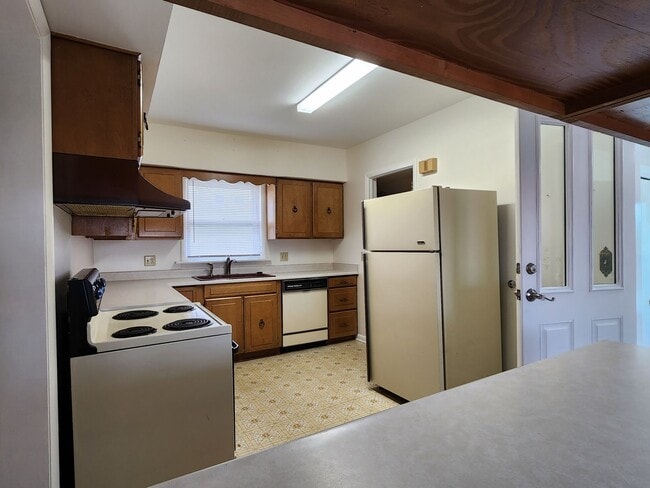 Building Photo - 14 S 3rd St E