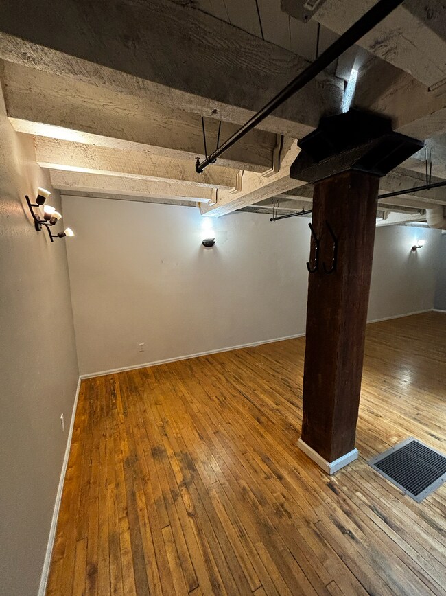 Foto del edificio - Charming Loft-Style Condo Near Pueblo Riverwalk. 50% OFF FIRST MONTH'S RENT