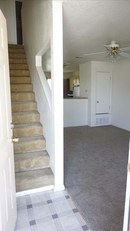 Building Photo - Welcome to 4410 Sylvia Dr, Unit B!