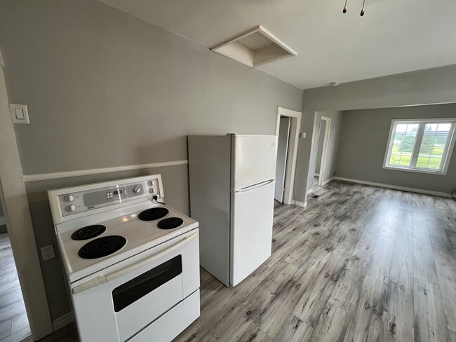 Building Photo - 11123 Rue Principale