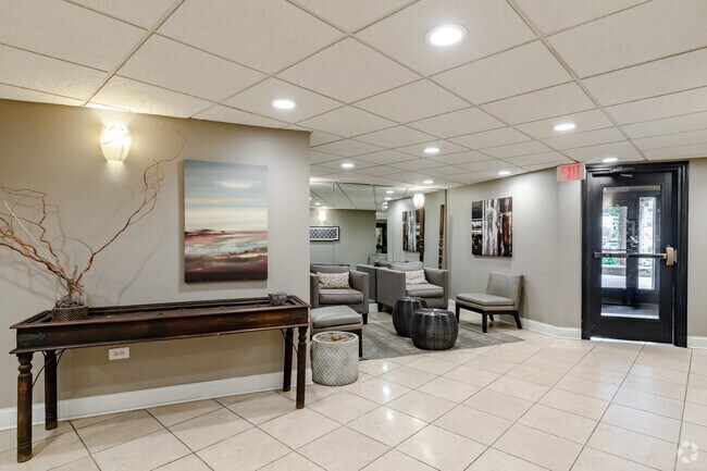Foto del vestíbulo - Butterfield Towers Apartments