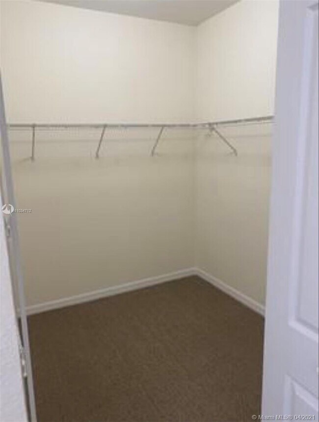 Building Photo - 122 S Longport Cir