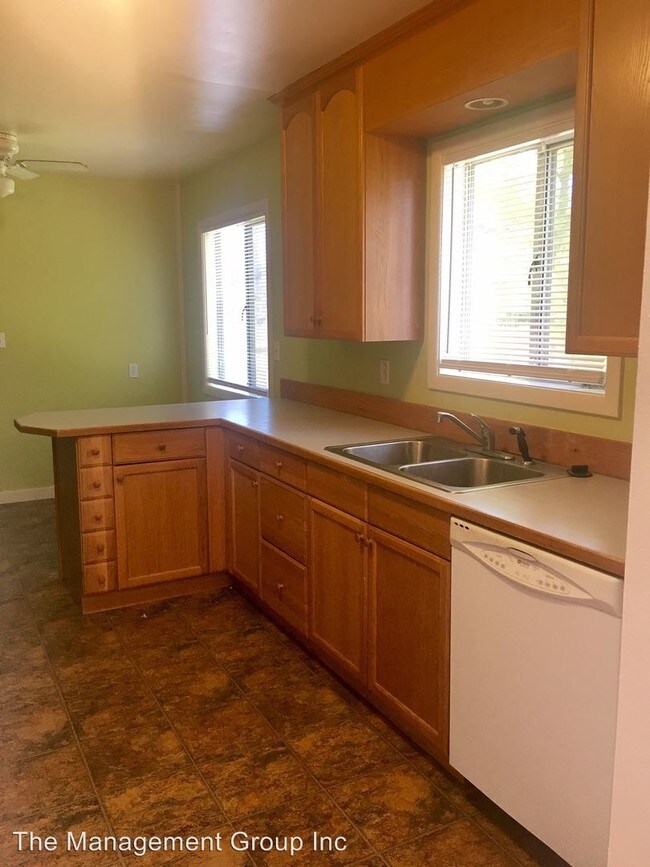 Building Photo - 3 br, 1.5 bath House - 8715 NE 27th Avenue