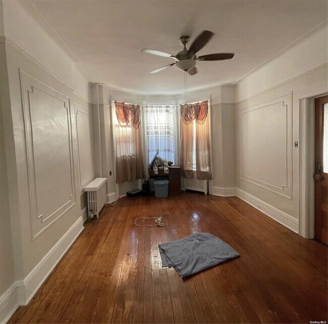 Building Photo - 72-29 66th Pl