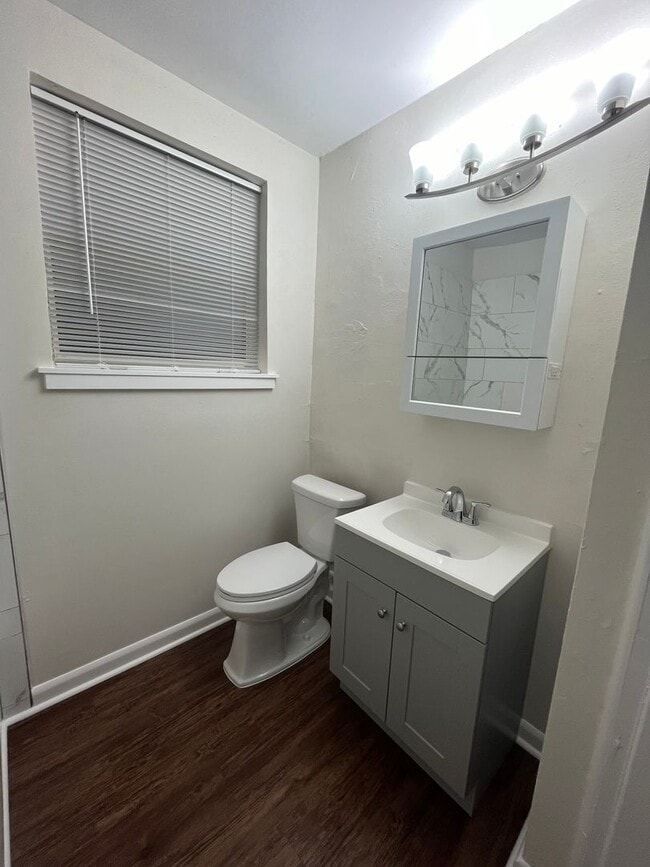 Building Photo - Charming Two Bedroom- Riverside, Murray Hi...