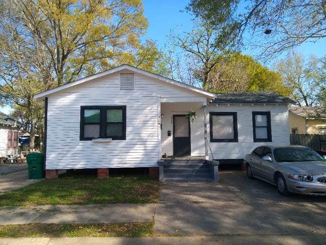 Building Photo - 406 Voorhies St