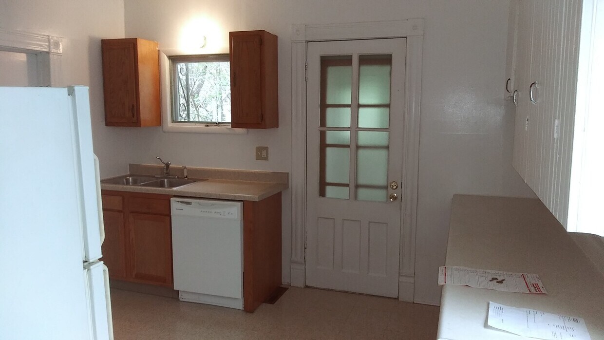 Primary Photo - 412 Hamilton St