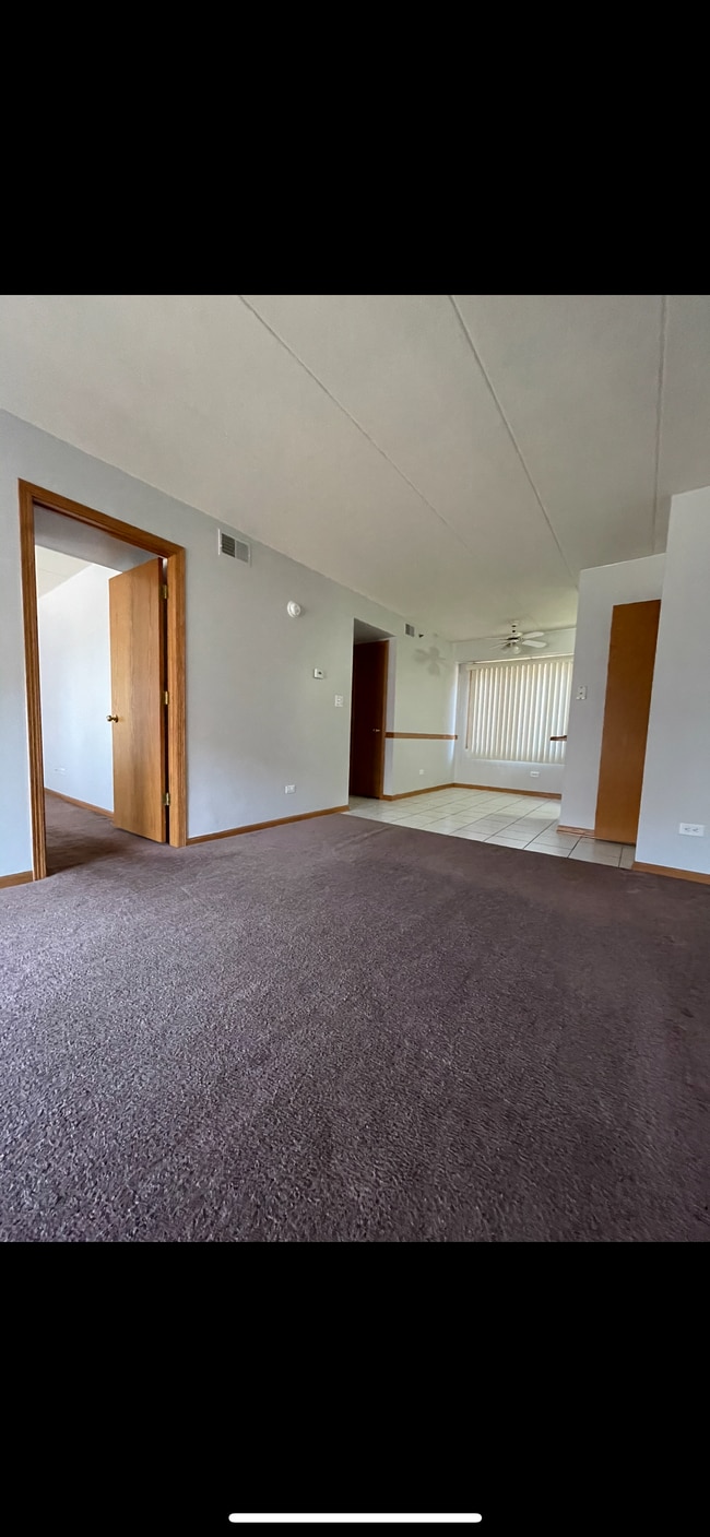 Building Photo - 10549 Parkside Ave