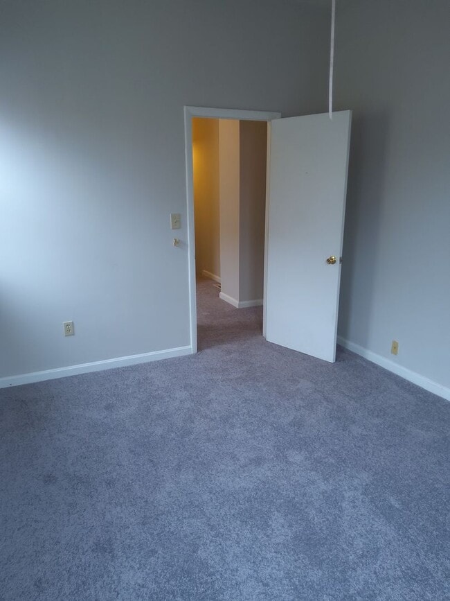 Building Photo - 313 Albemarle St