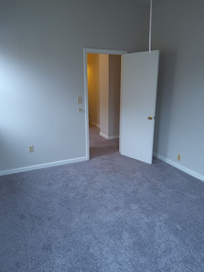 Building Photo - Little Italy Carriage House offering A/C a...