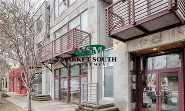 Building Photo - 2407 Bull St