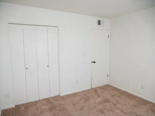 Foto del edificio - 1539 W Huntington Dr