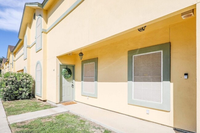 Building Photo - 1000 Ranchway Dr
