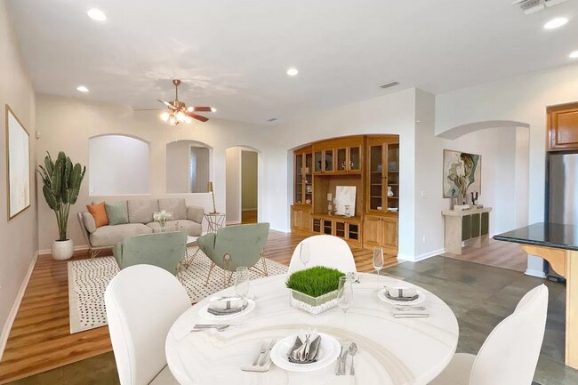 Building Photo - Large 4 Bedroom Home in Woodland