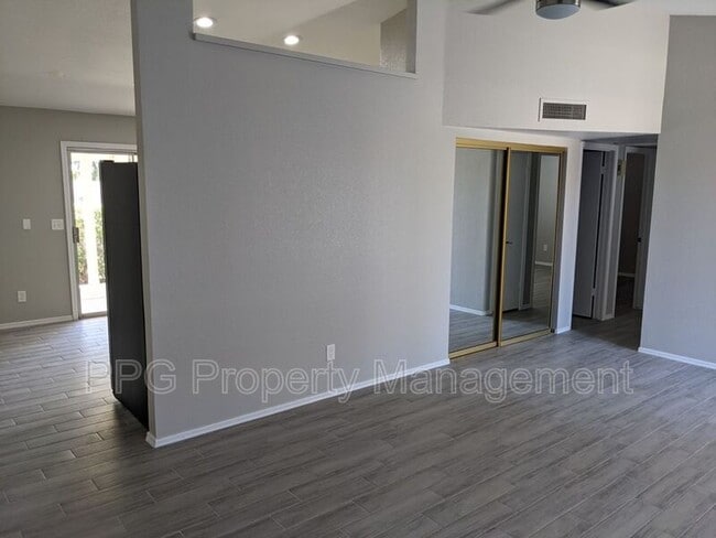 Photo - 7231 W Sierra St House