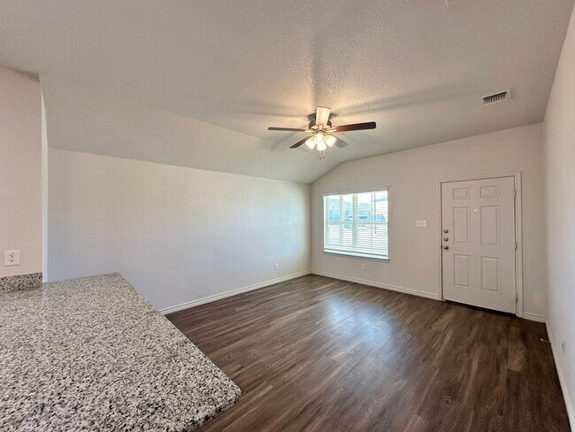 Foto del edificio - 1809 Montell St