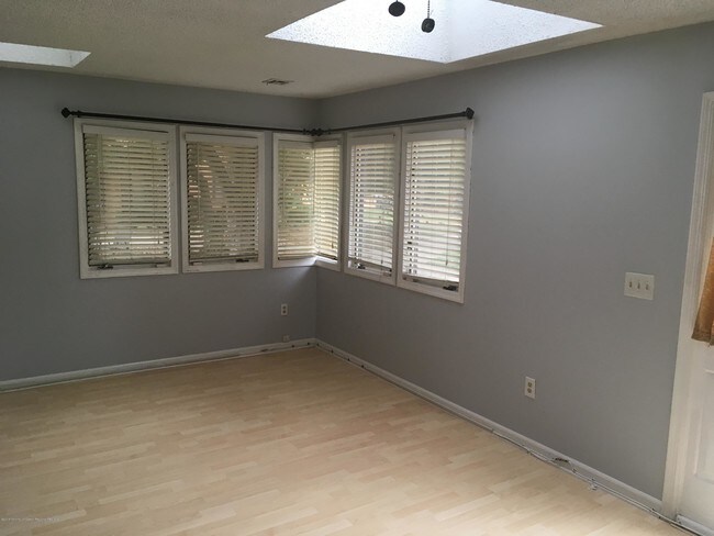 Building Photo - 5 Brandywine Ct